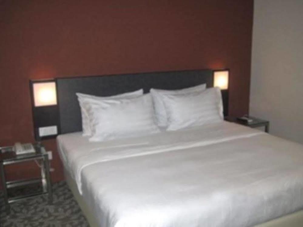 Nouvelle Hotel Johor Kulai Exterior foto