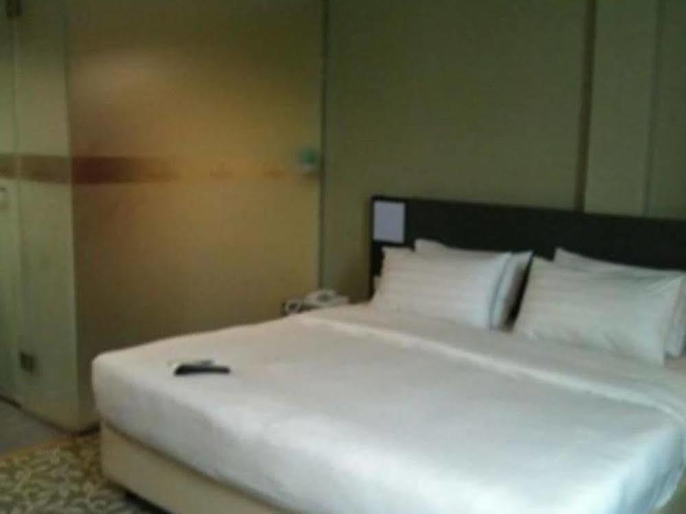 Nouvelle Hotel Johor Kulai Exterior foto